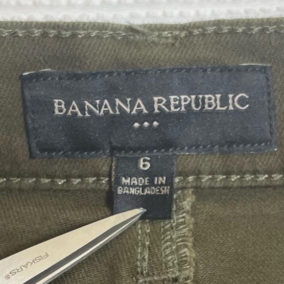 Banana Republic Olive Pencil Skirt - Picture 5 of 9